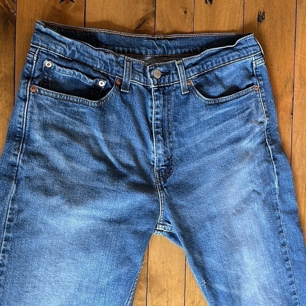 Livi’s men’s 34x32 medium colored blue jeans